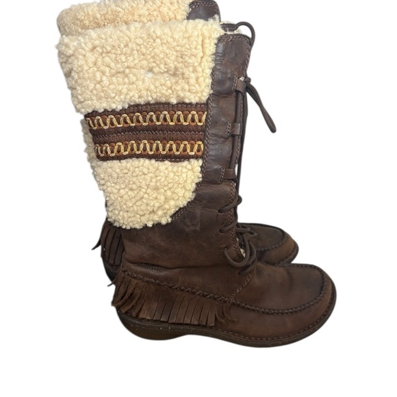 UGG Shoes - UGG Shoreline 5752 Women Size 7 Brown Leather
Sheepskin Winter Boots